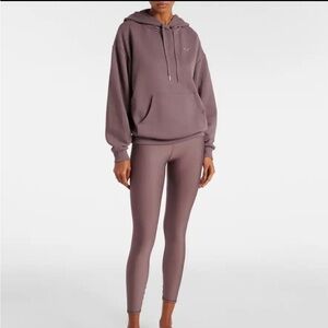 Alo Yoga Airlift 7/8 Leggings in Raisinette